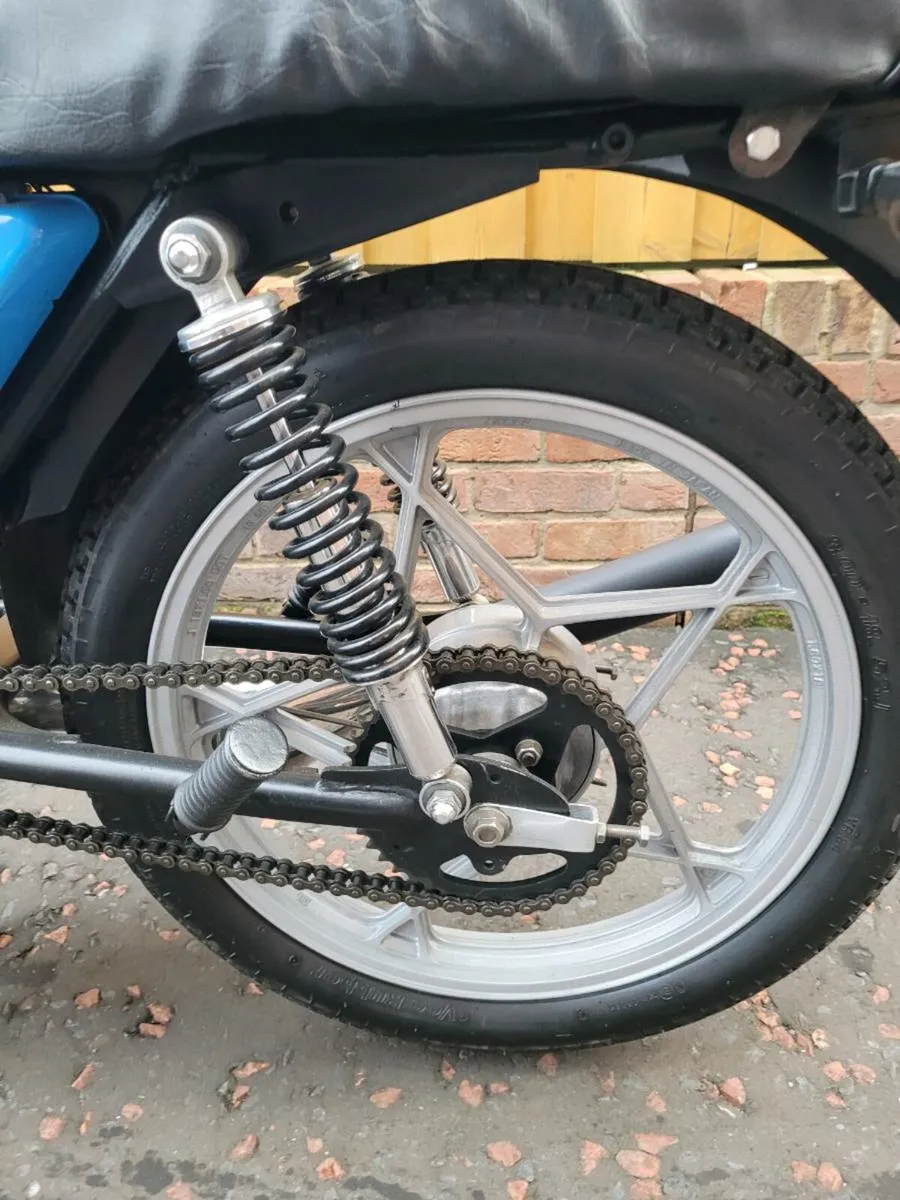 1985 suzuki gp100 classic motorbike - Image 3