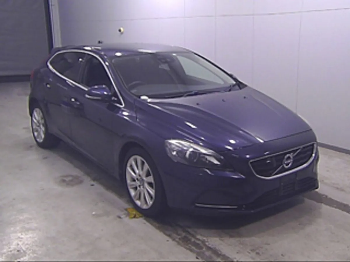 Volvo V40 Metallic Blue V40 T4 With a 1.6 Litre E - Image 1