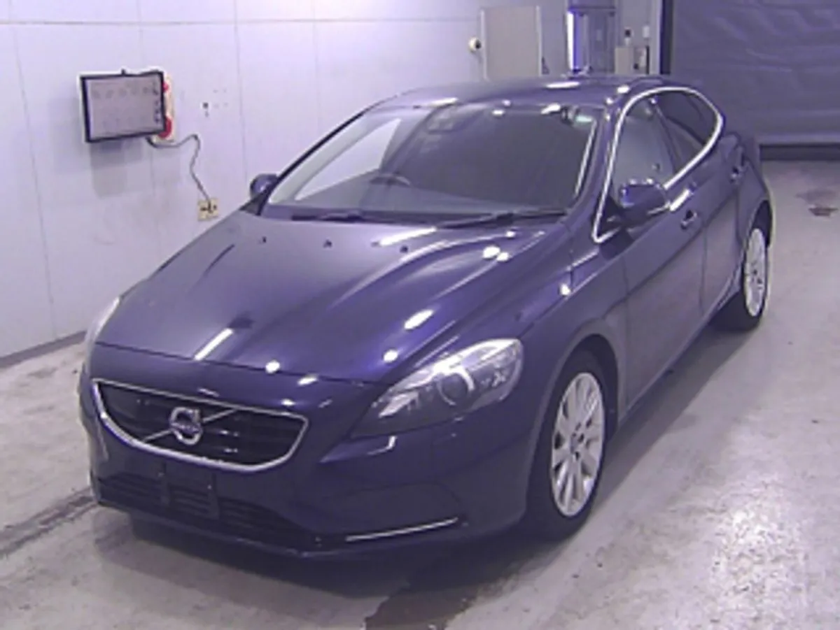 Volvo V40 Metallic Blue V40 T4 With a 1.6 Litre E - Image 3