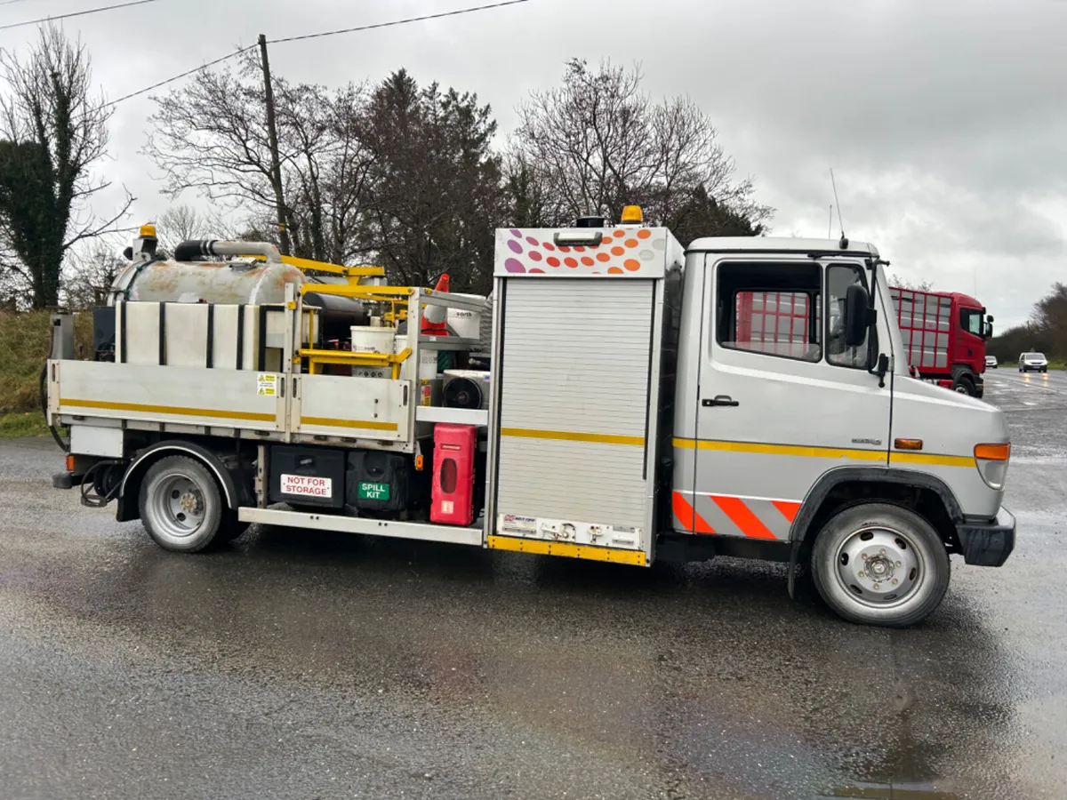 2013 Mercedes vario 7.5 ton suction excavator - Image 4