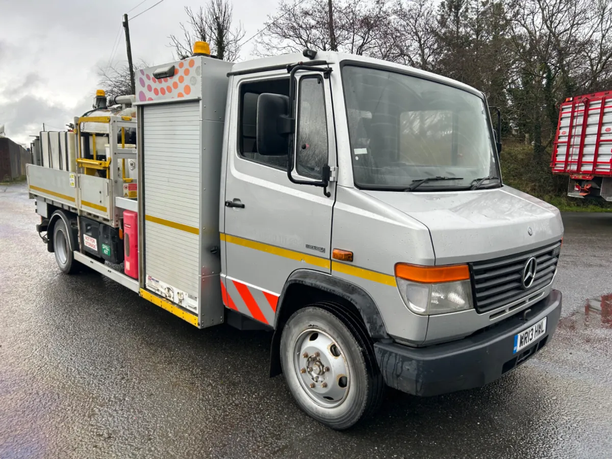 2013 Mercedes vario 7.5 ton suction excavator - Image 3