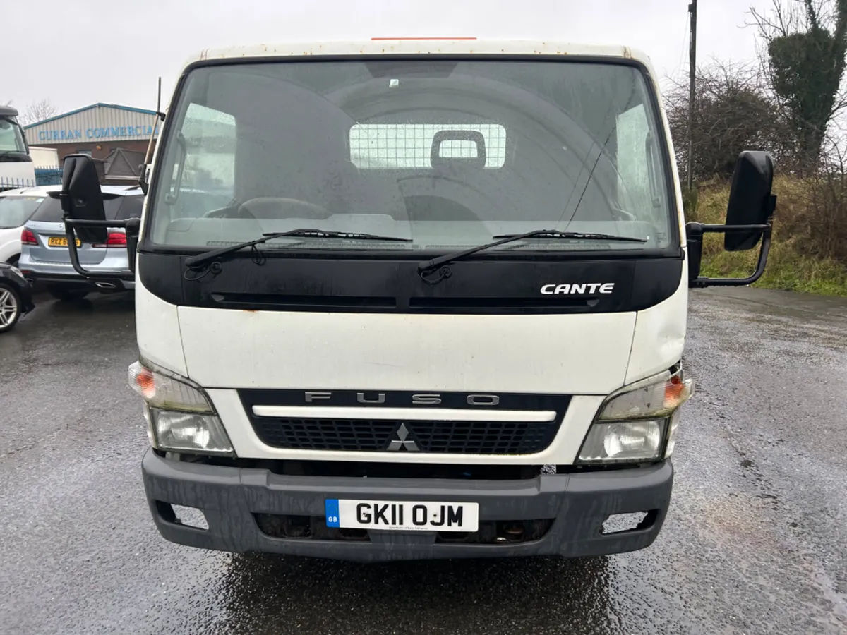 2011 Mitsubishi canter 7.5 ton tipper - Image 2