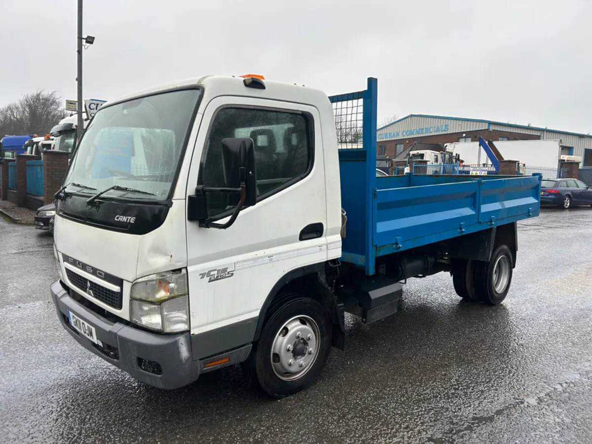 2011 Mitsubishi canter 7.5 ton tipper - Image 1