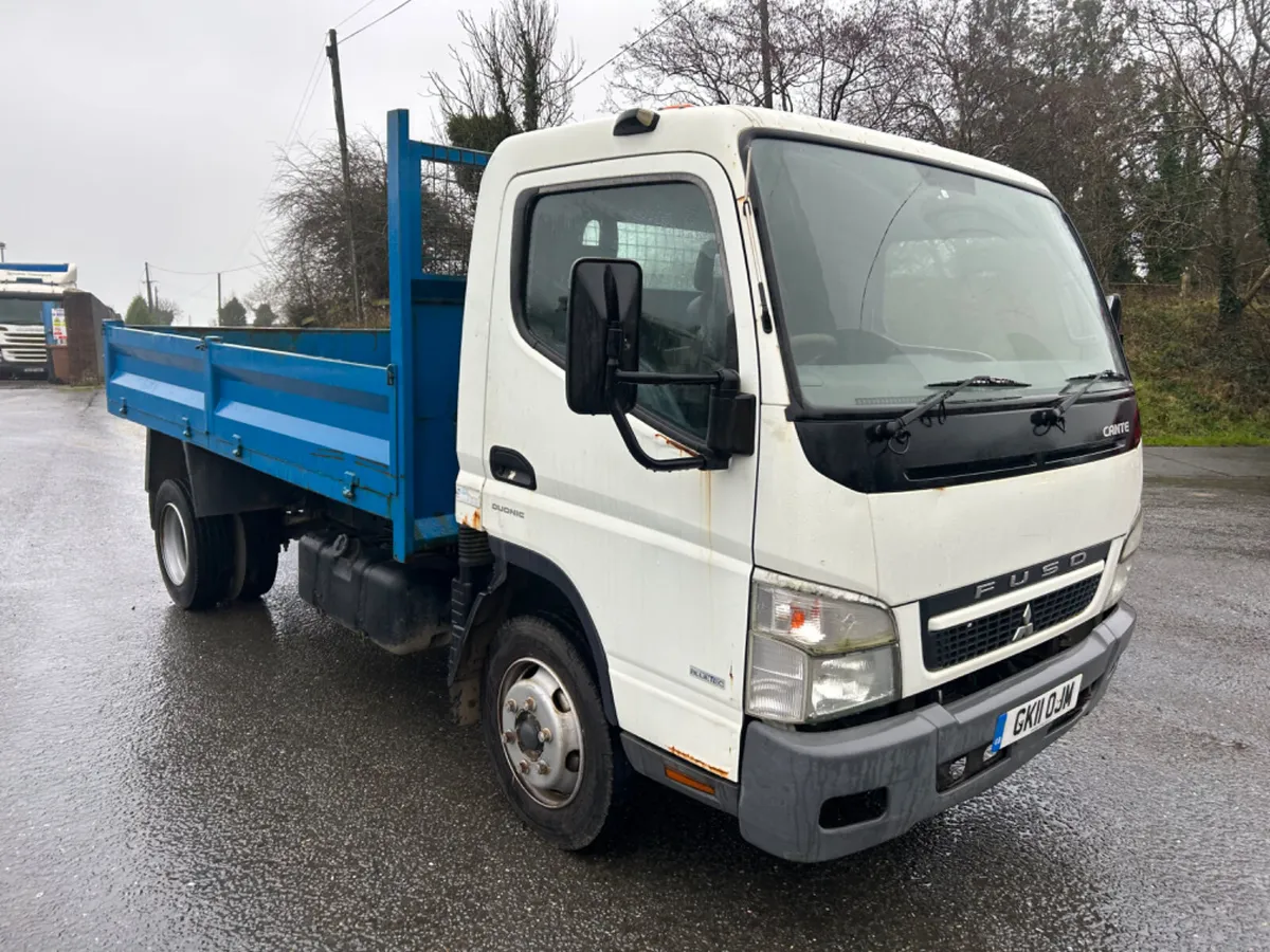 2011 Mitsubishi canter 7.5 ton tipper - Image 3