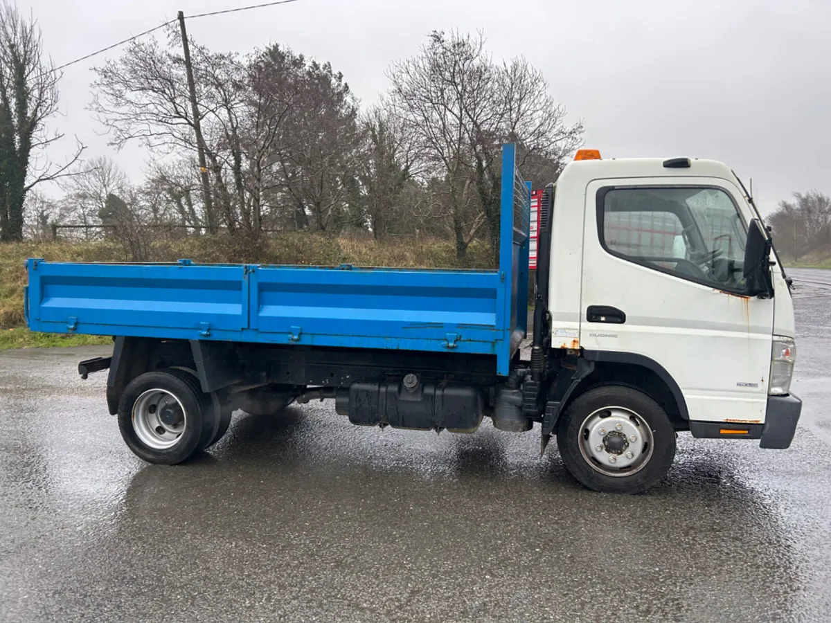 2011 Mitsubishi canter 7.5 ton tipper - Image 4