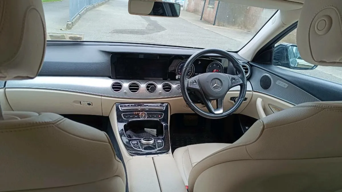 Mercedes Benz E220 - Image 3