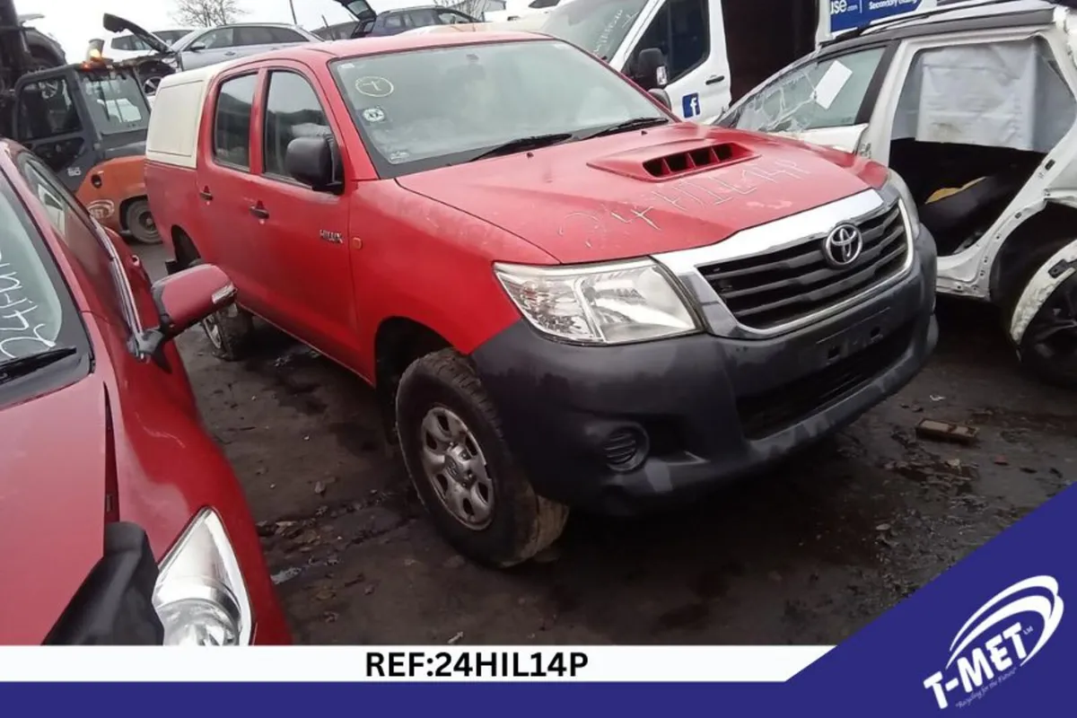 2011 TOYOTA HILUX BREAKING FOR PARTS - Image 2
