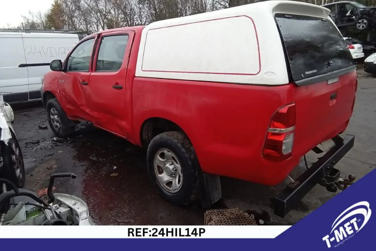 2011 TOYOTA HILUX BREAKING FOR PARTS - Image 4
