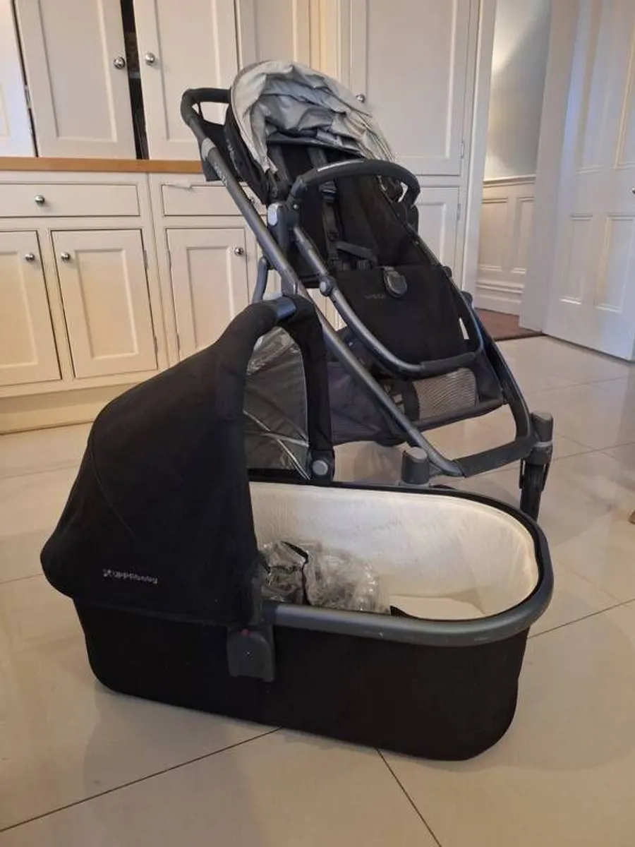 Uppababy Vista V2 Buggy travel system - Image 1