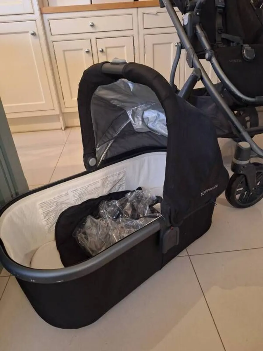 Uppababy Vista V2 Buggy travel system - Image 2