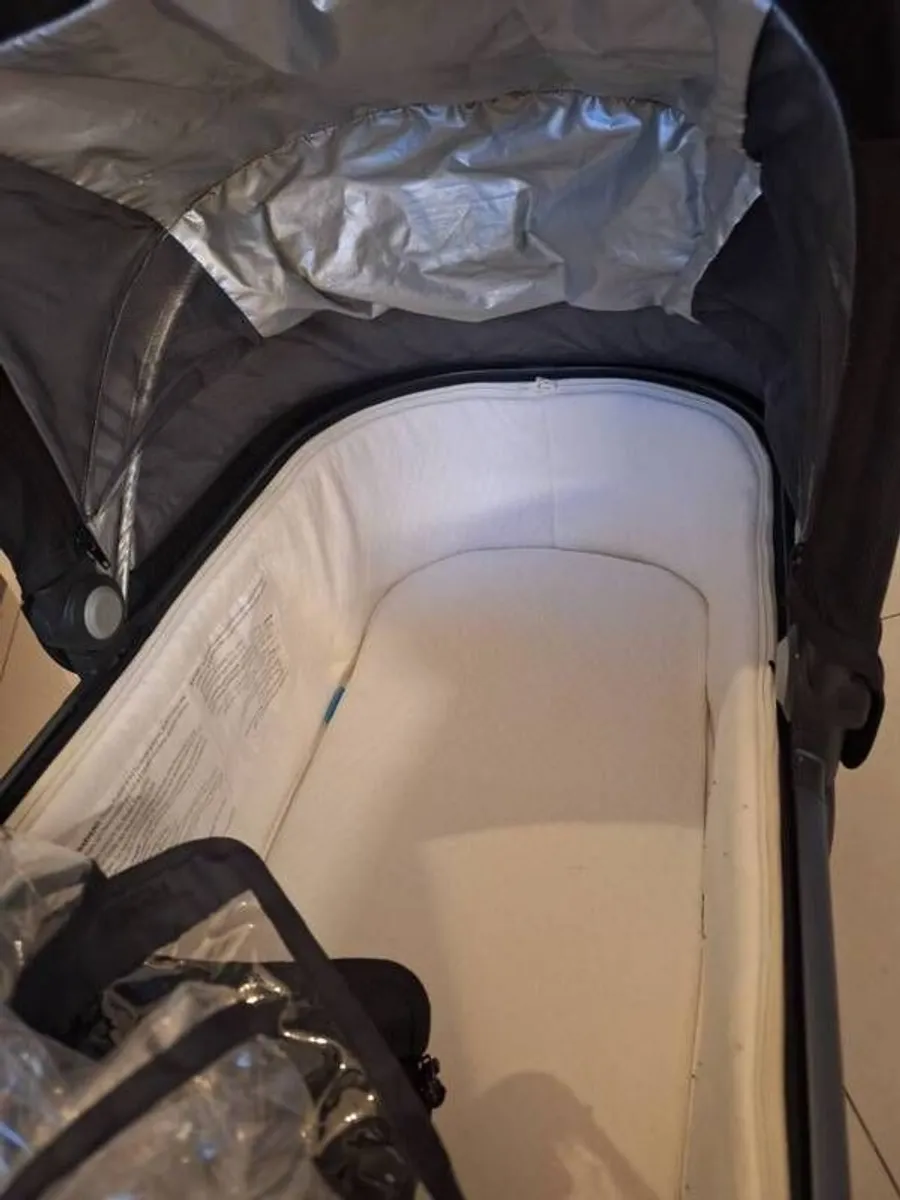 Uppababy Vista V2 Buggy travel system - Image 3