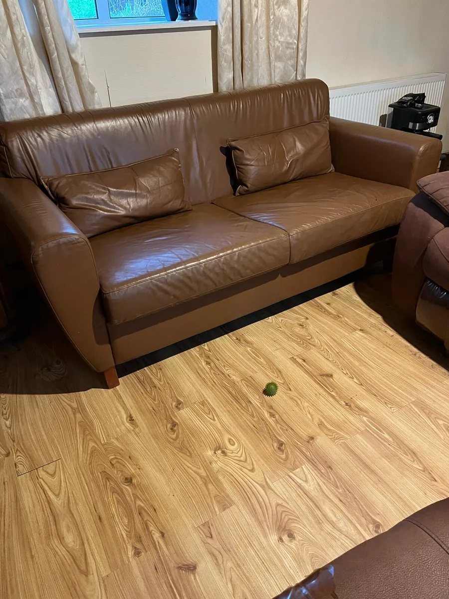 Leather couches - Image 2
