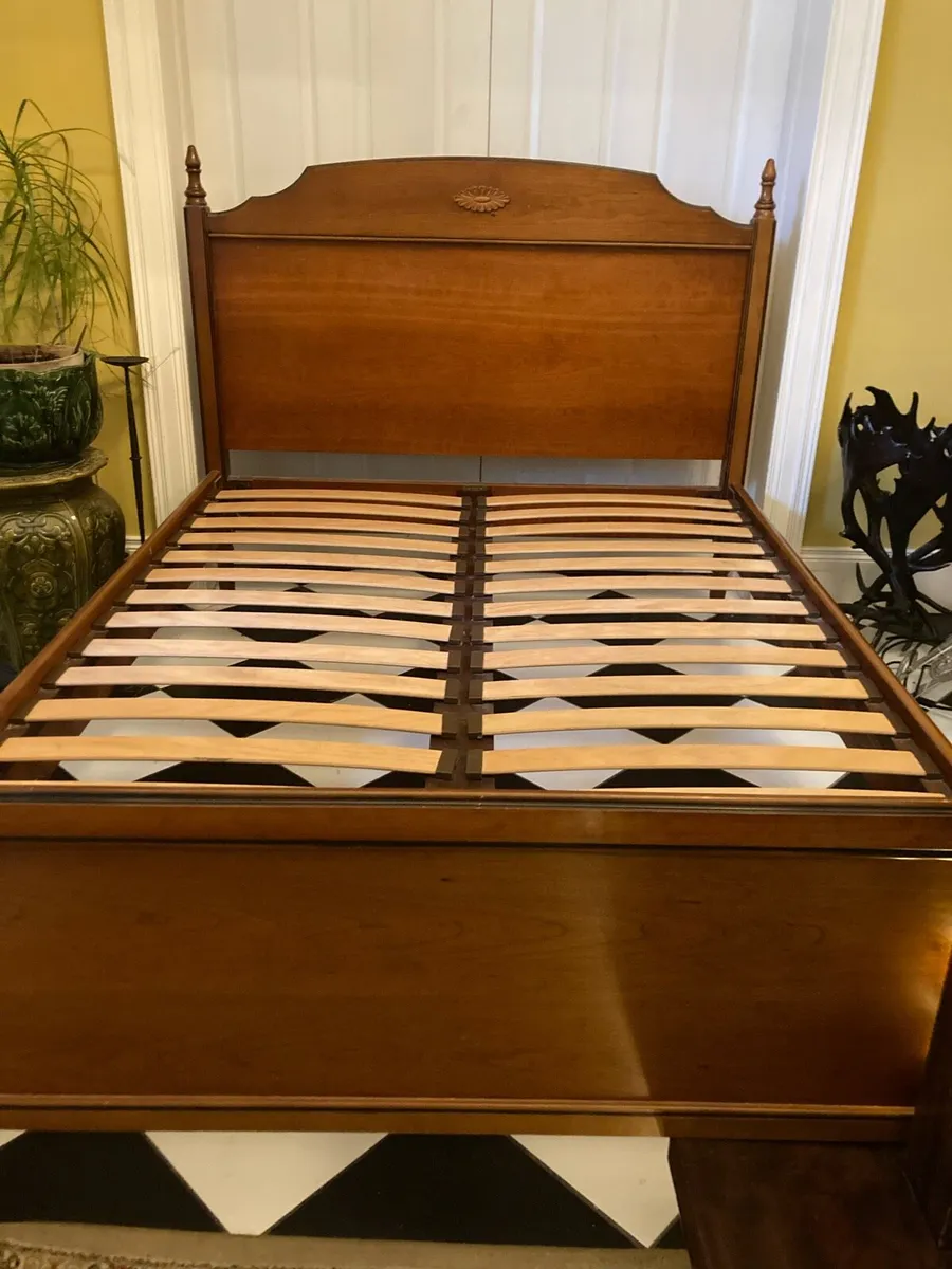 Deluxe king size Bed - Image 2