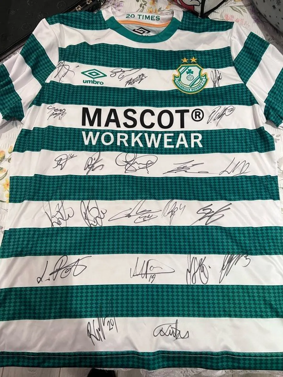 Shamrock Rovers history making 4 in a row 2023 signed by entire squad