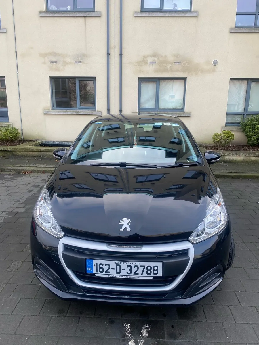 Peugeot 208 - Image 1