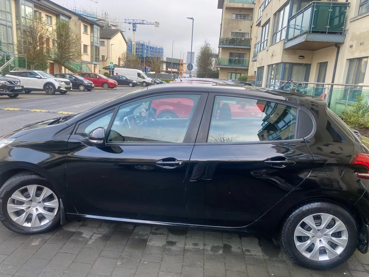 Peugeot 208 - Image 2