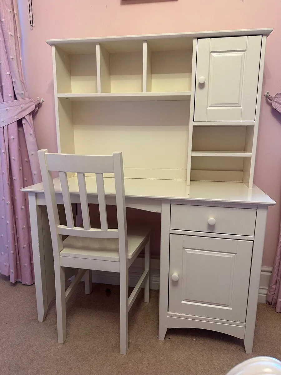 Children’s Desk - Image 2