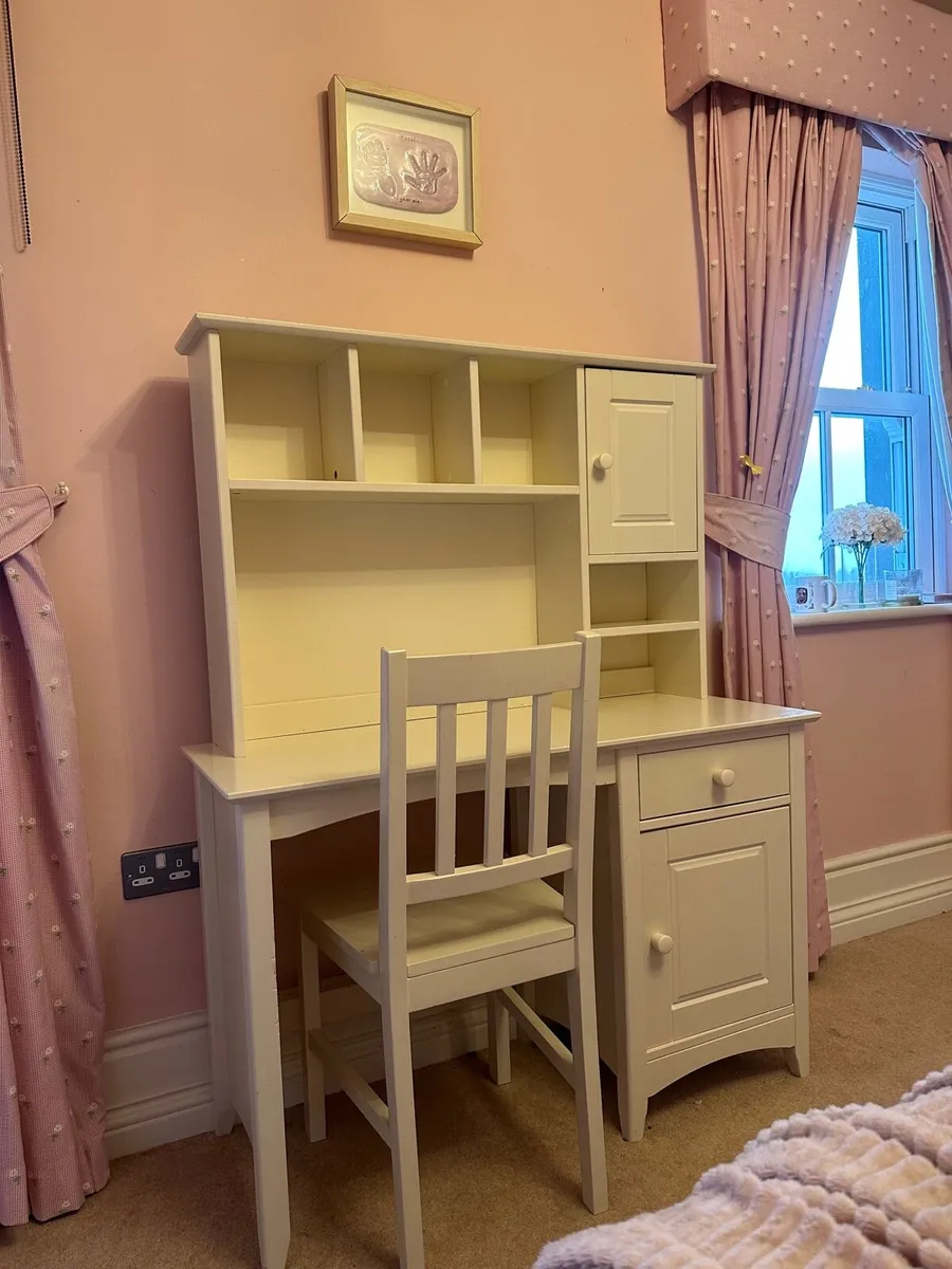 Children’s Desk - Image 3