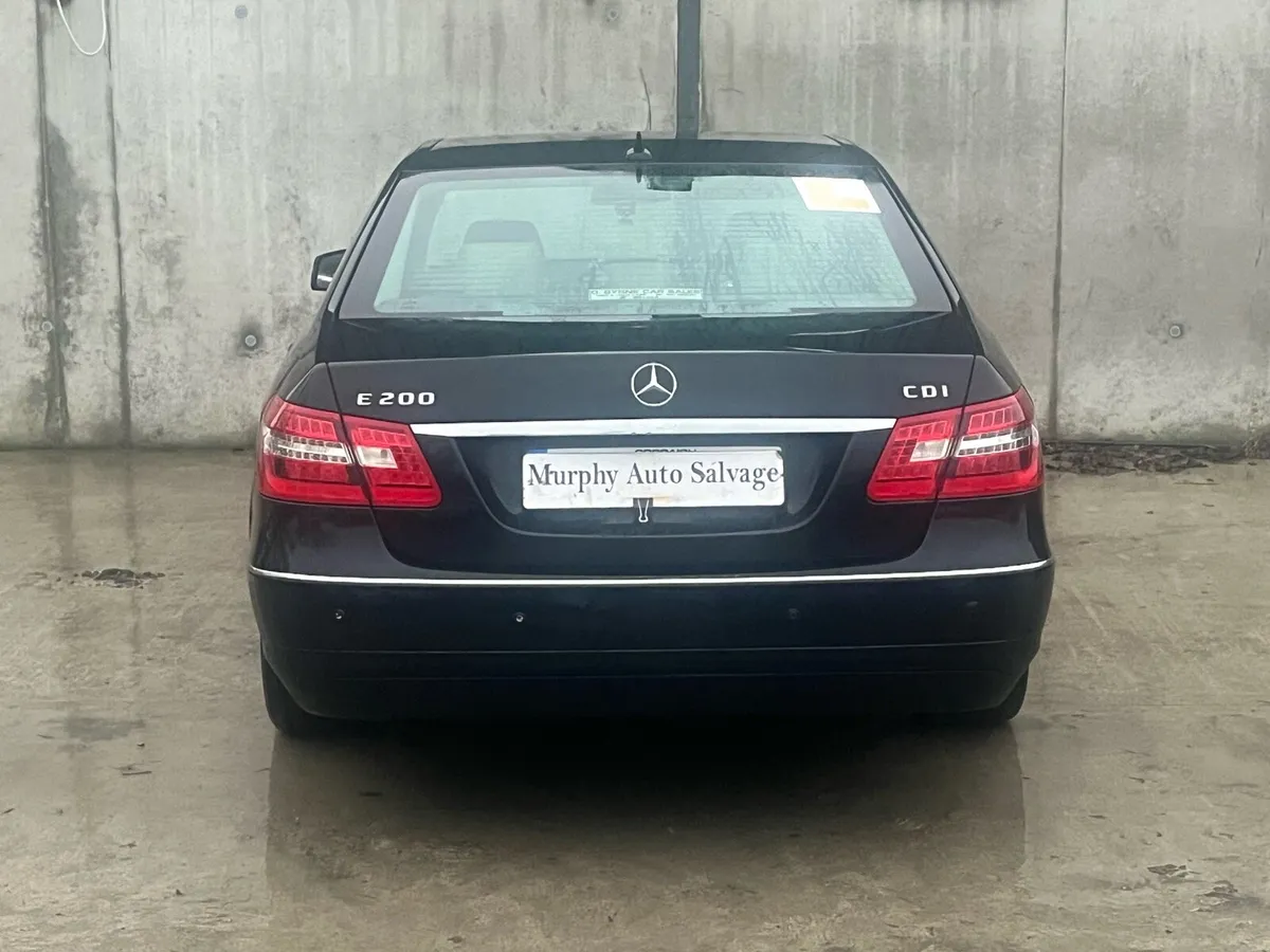2010 Mercedes E Class for parts - Image 2