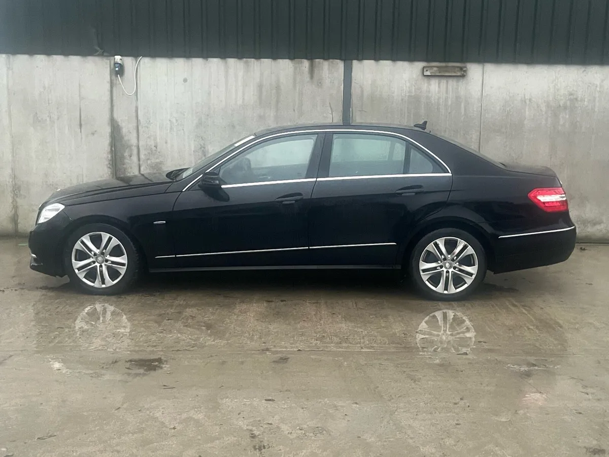2010 Mercedes E Class for parts - Image 4