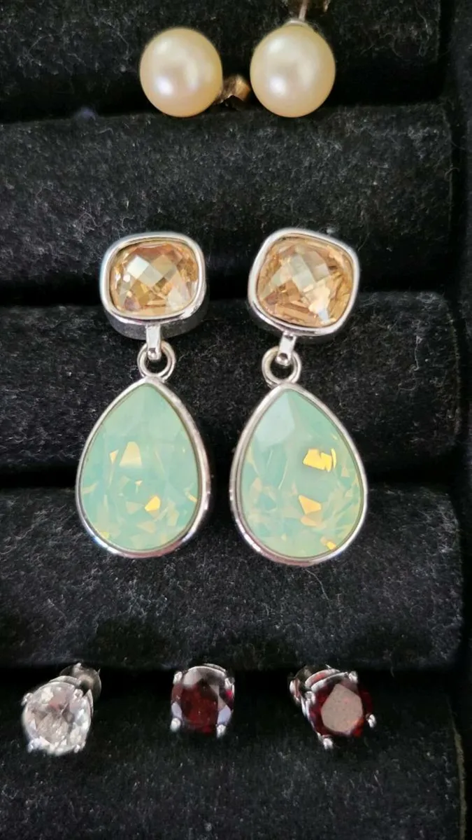 Costume jewelry earrings cheap discount