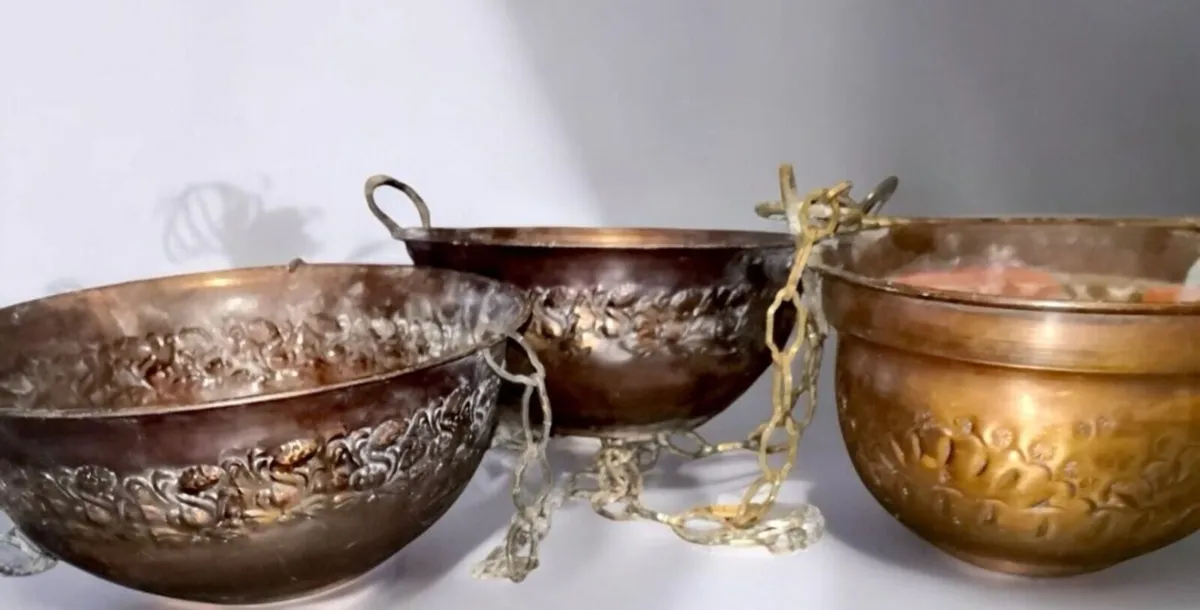 4 copper hanging baskets - Image 1