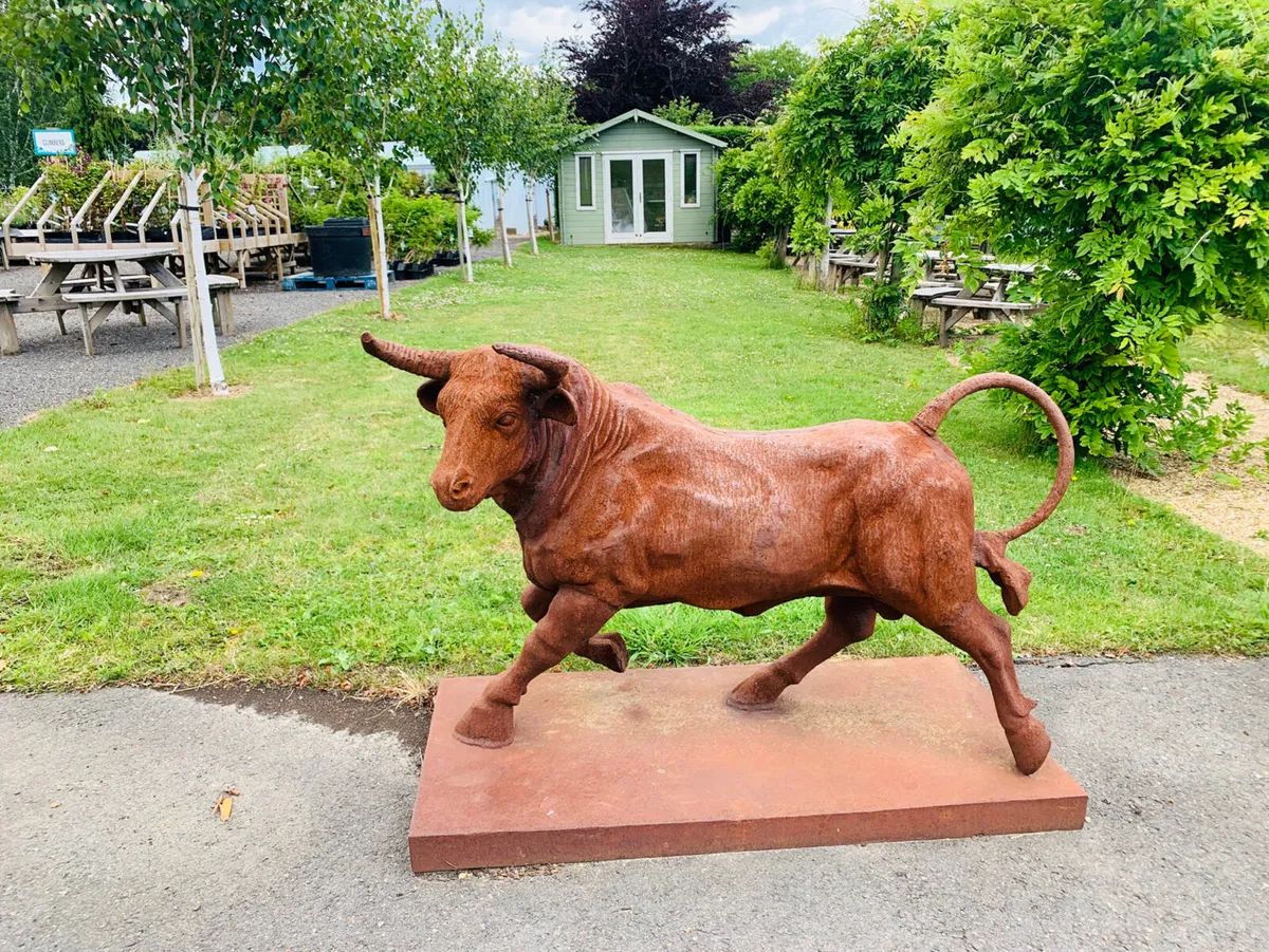 Xxl cast iron bull statue - Image 2