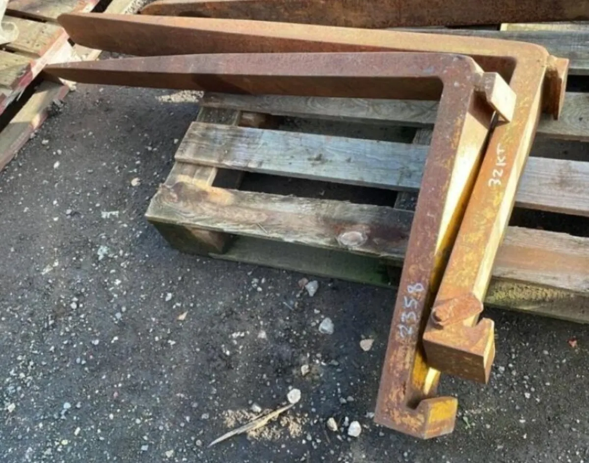 Pair of pallet Forks tines toes - Image 1