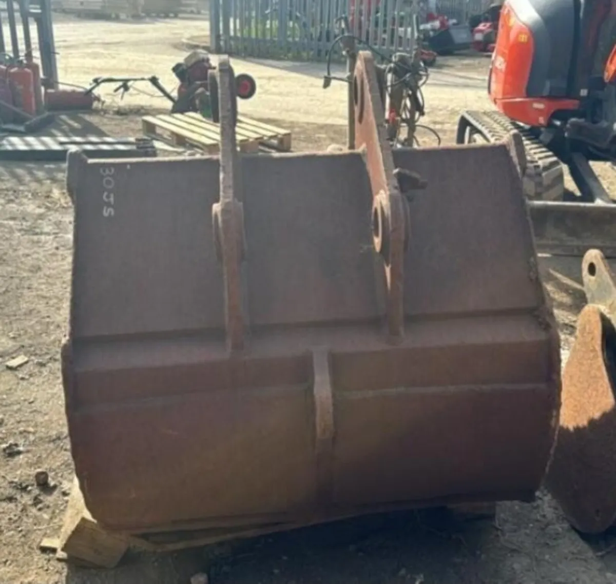 41'' digging bucket (70mm pins) - Image 2