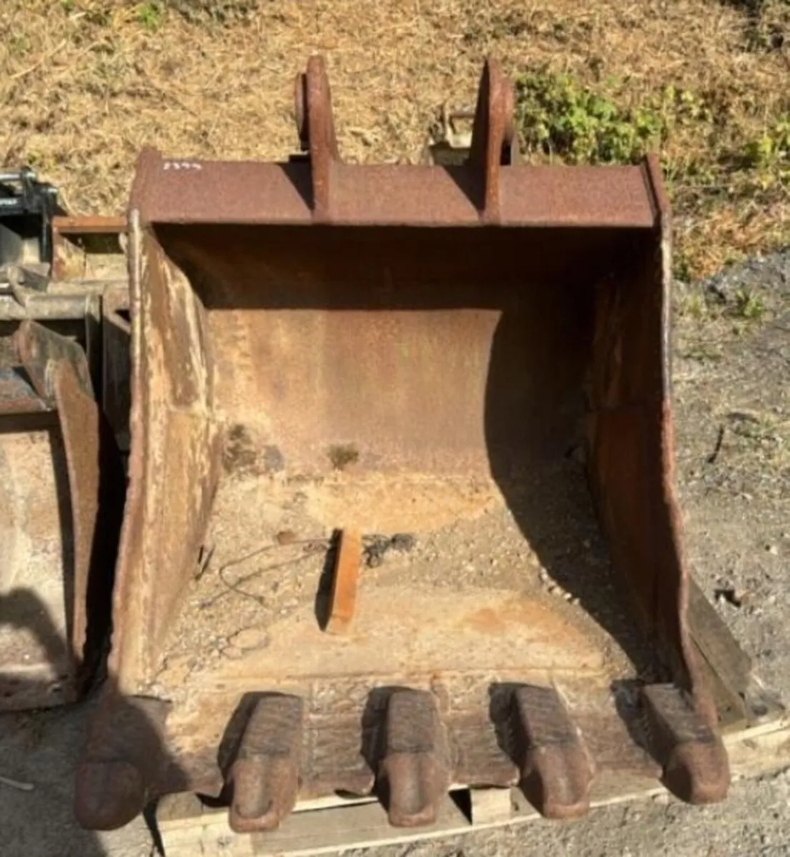 41'' digging bucket (70mm pins) - Image 1