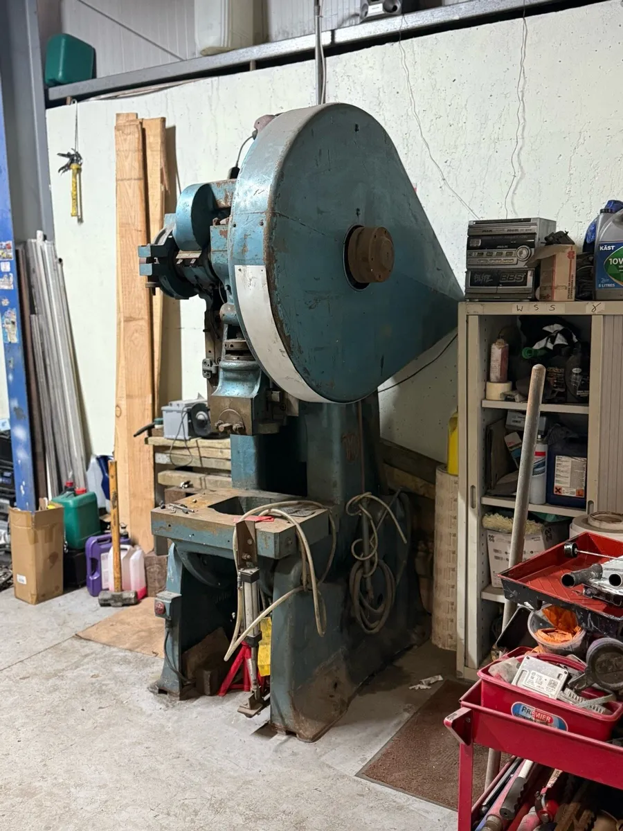 Old clutch hydraulic press - Image 1