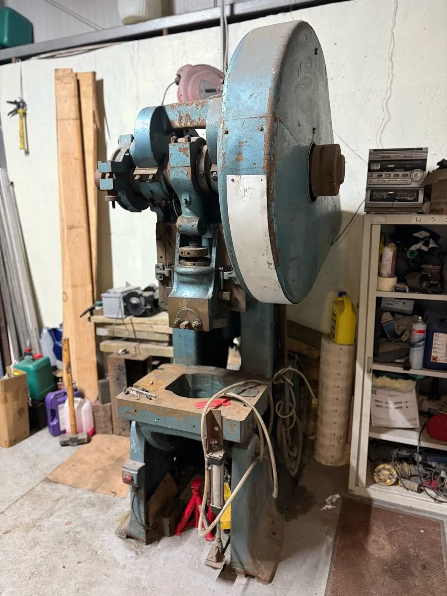 Old clutch hydraulic press - Image 2