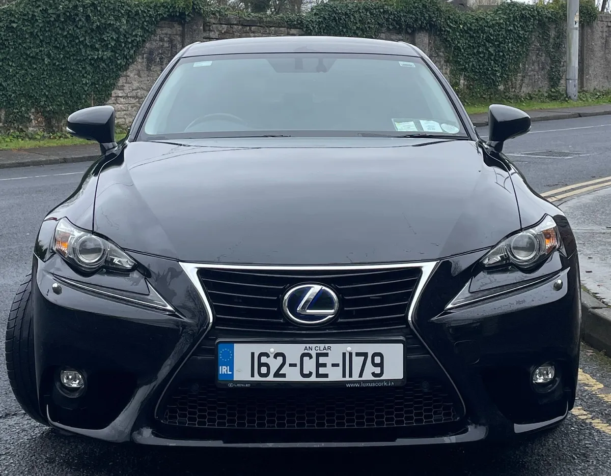 Lexus IS 300h 2.5 Sport - Image 3