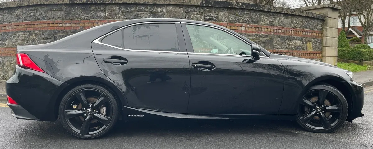 Lexus IS 300h 2.5 Sport - Image 2