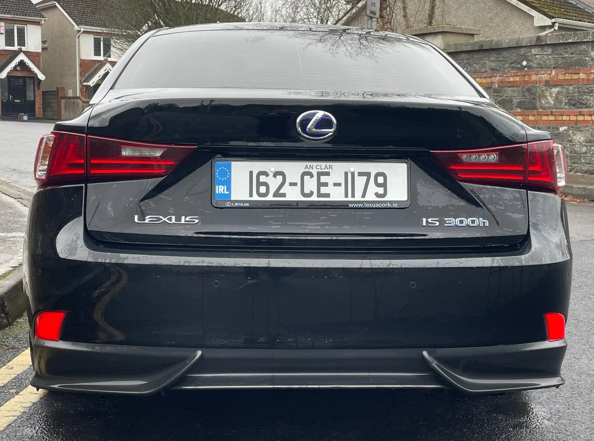 Lexus IS 300h 2.5 Sport - Image 4