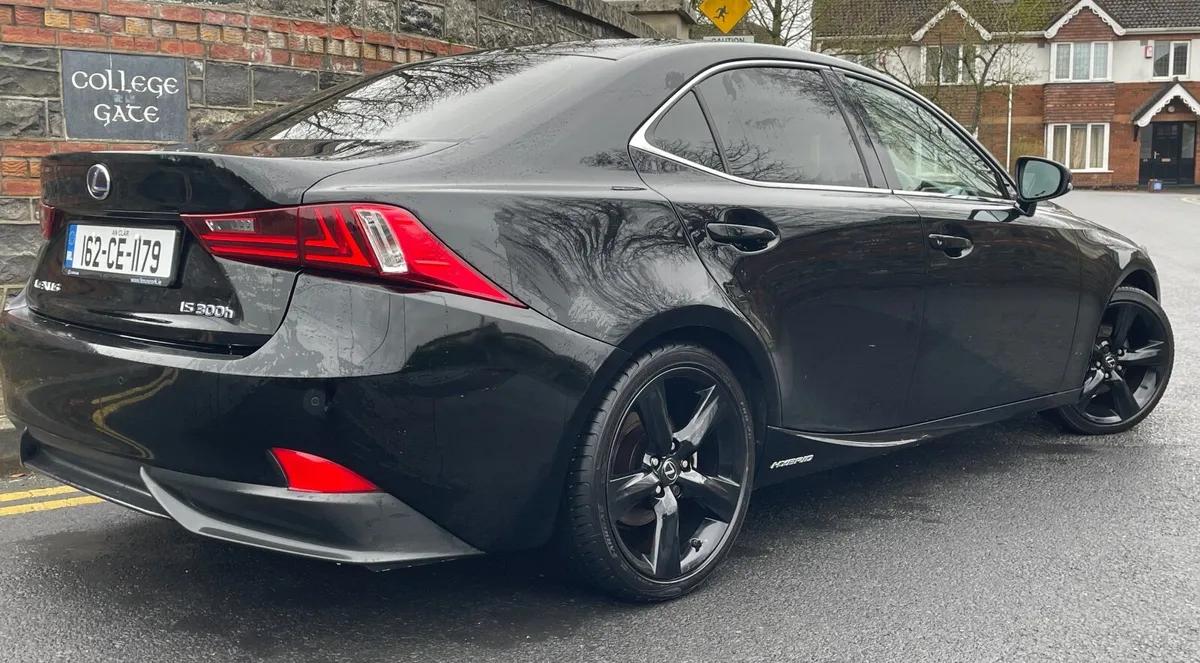 Lexus IS 300h 2.5 Sport - Image 1