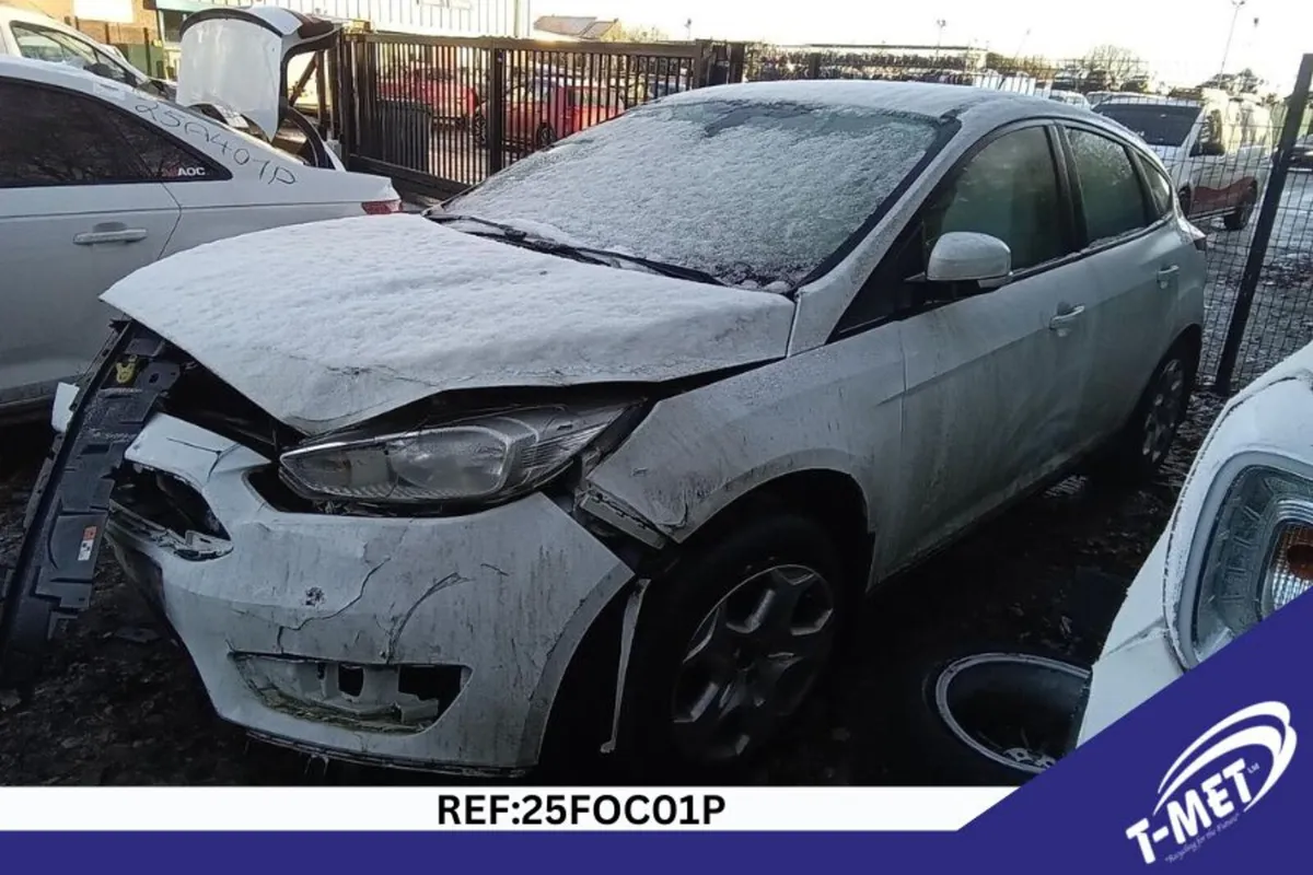 2015 FORD FOCUS BREAKING FOR PARTS - Image 3