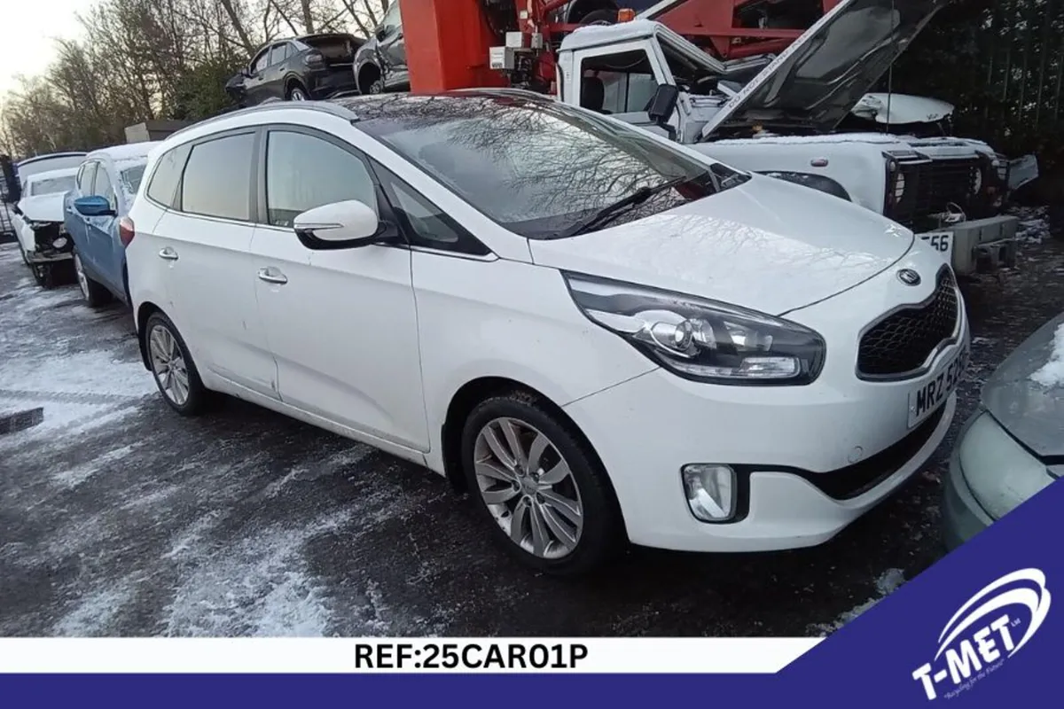 2014 KIA CARENS BREAKING FOR PARTS - Image 1