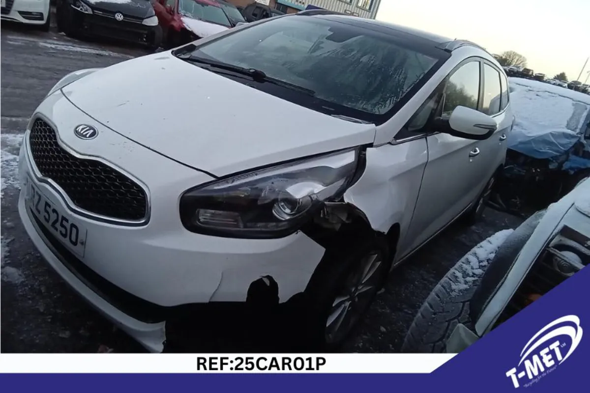 2014 KIA CARENS BREAKING FOR PARTS - Image 4