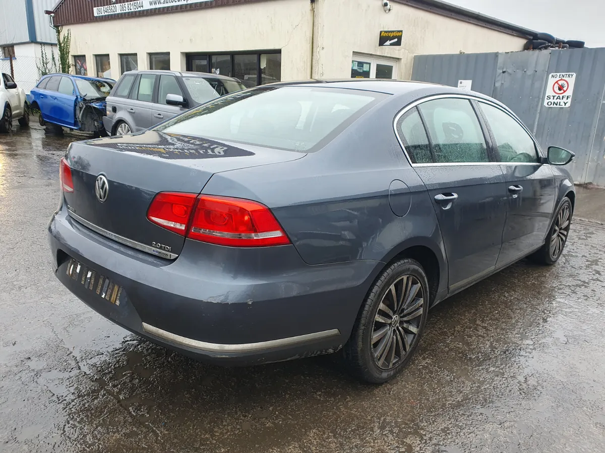 12 VW PASSAT  2.0 TDI (CFF) FOR BREAKING - Image 4
