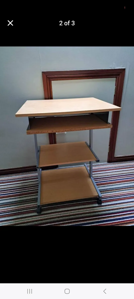 Computer desk - Image 1