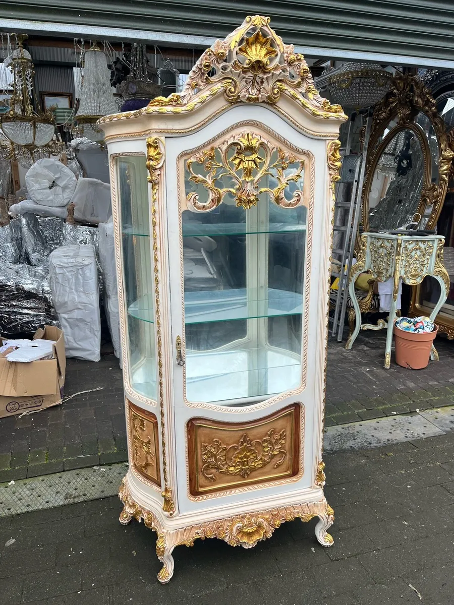 Terence Clifford Antiques. Sale - Image 2