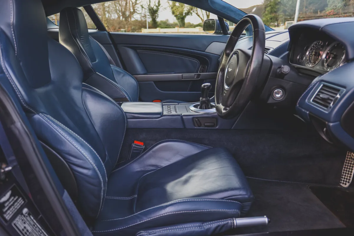 2006 Aston Martin V8 Vantage Manual - Image 3