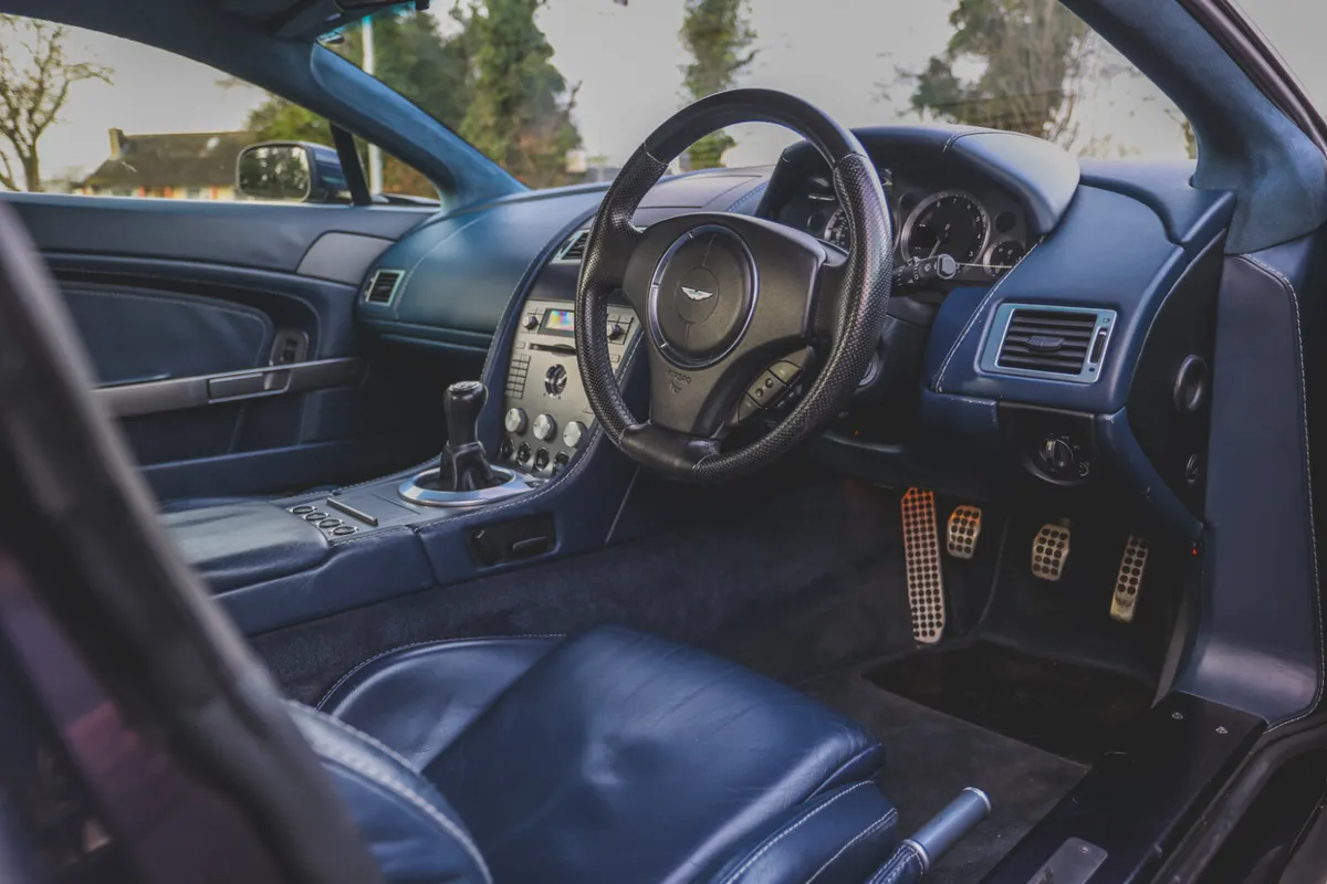 2006 Aston Martin V8 Vantage Manual - Image 4