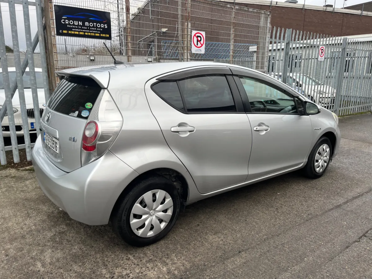 2014 Toyota aqua  hybrid  automatic - Image 3