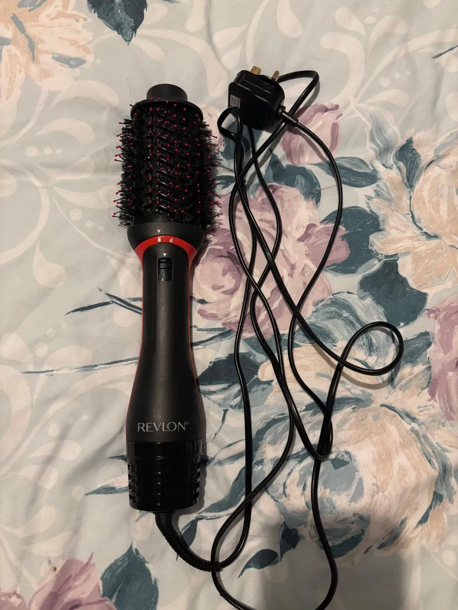 REVLON ONESTEP VOLUMISER - Image 1