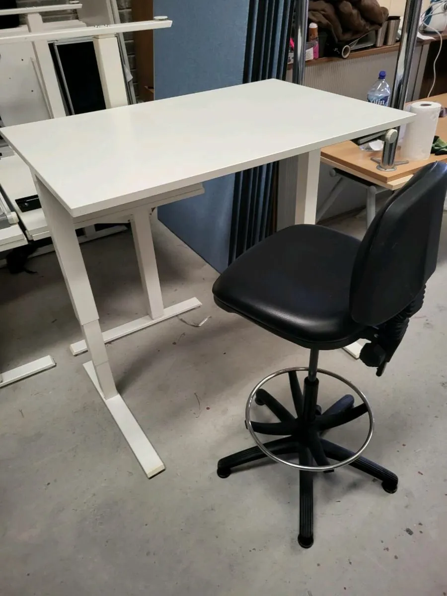 Humanscale "Float" Sit/Stand Desks. Mint Condition - Image 1