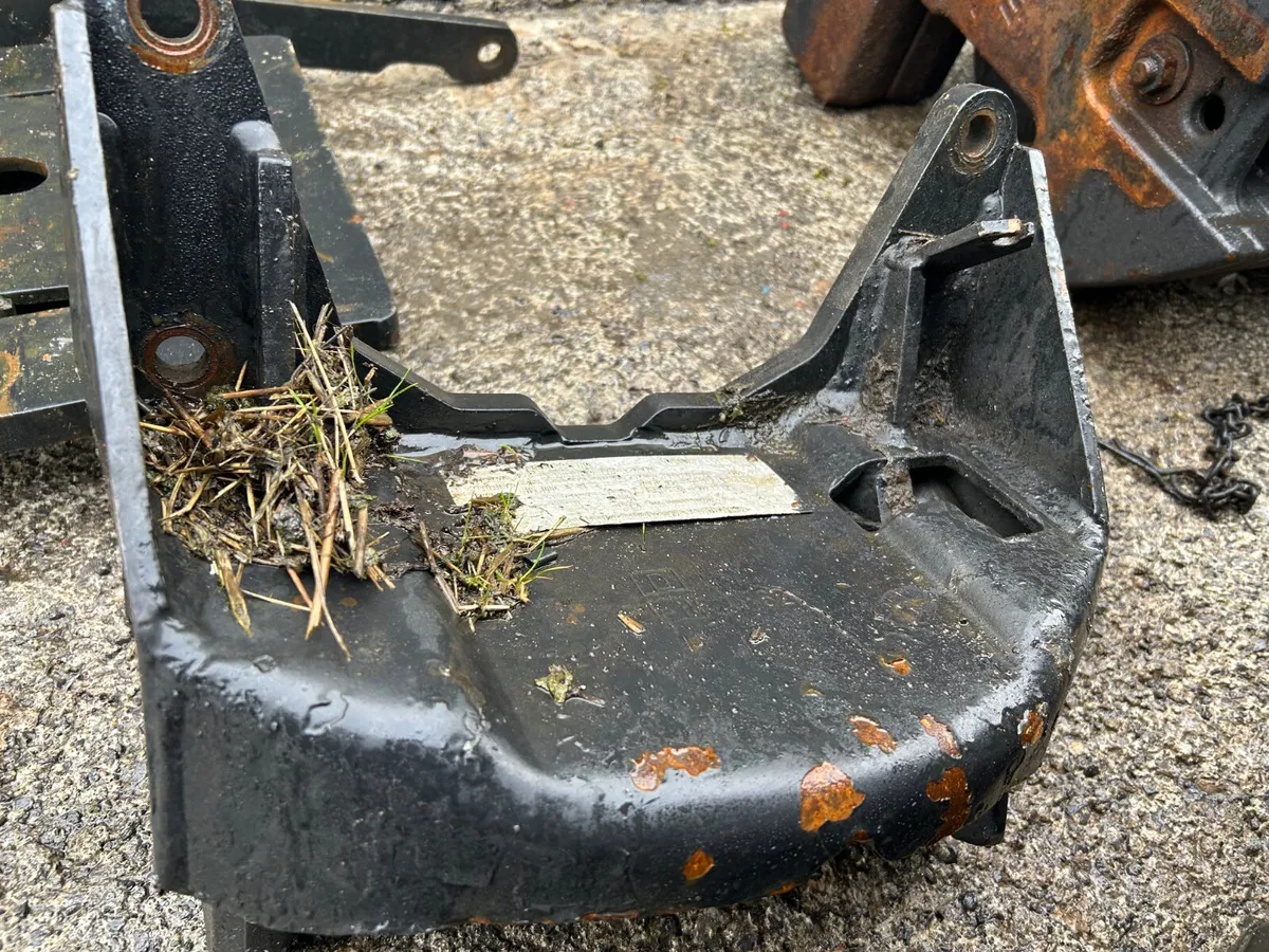 New Holland TLA/5000 Pick up Hitch - Image 2
