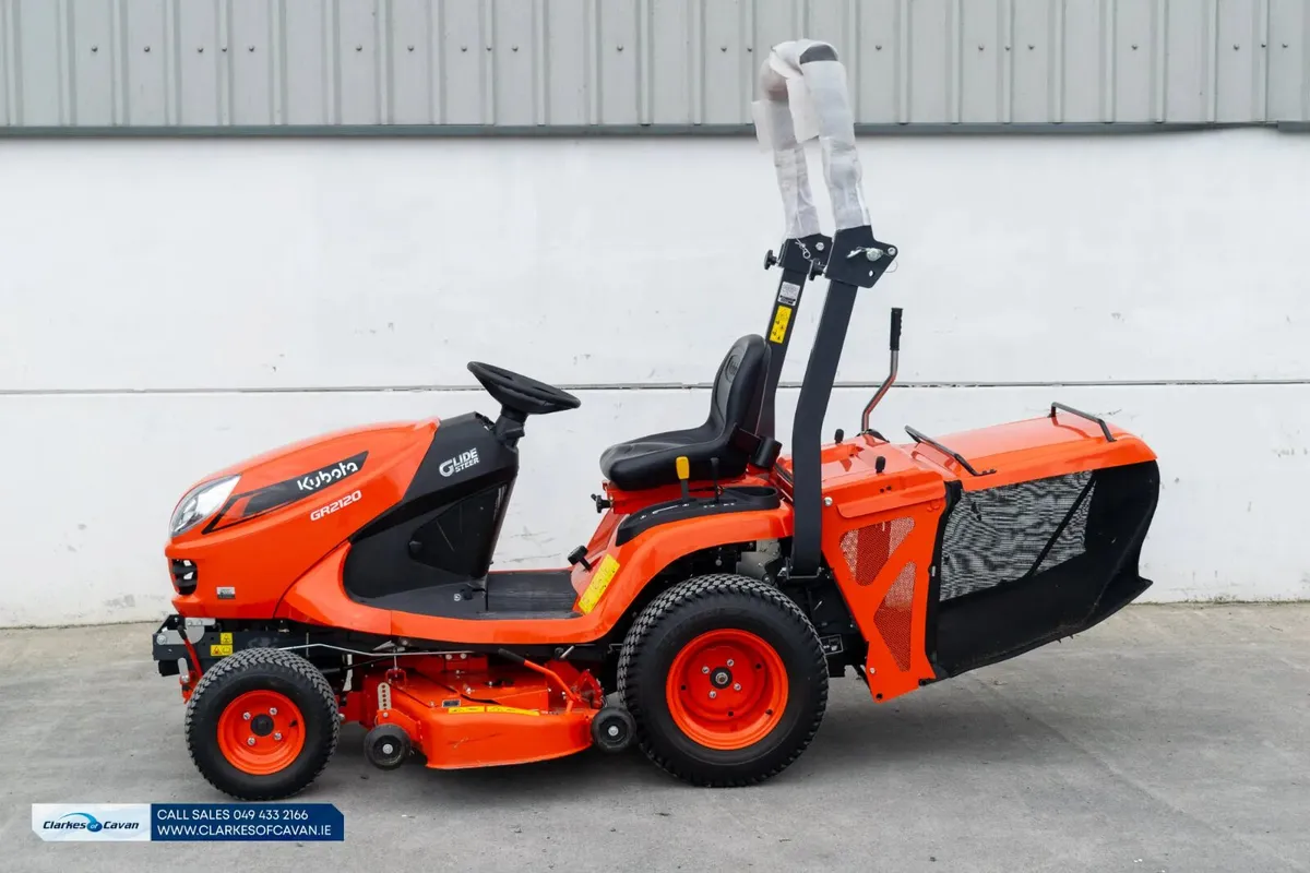 2022 Kubota GR2120  Lawnmower Ex-Demo - Image 3