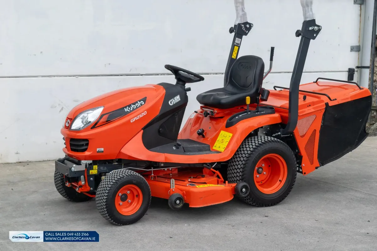 2022 Kubota GR2120  Lawnmower Ex-Demo - Image 2